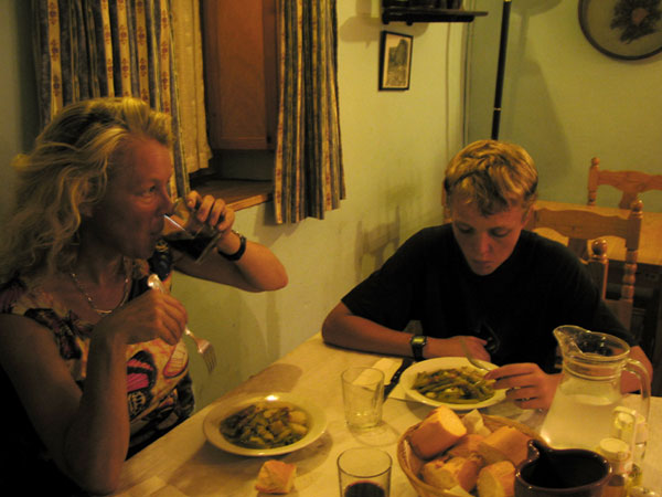 Sylvia en Pieter aan het eten