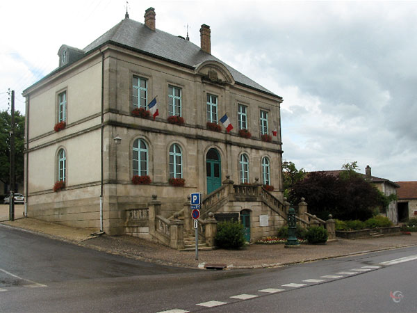 Frans gemeentehuis dat ook als schoool fungeert