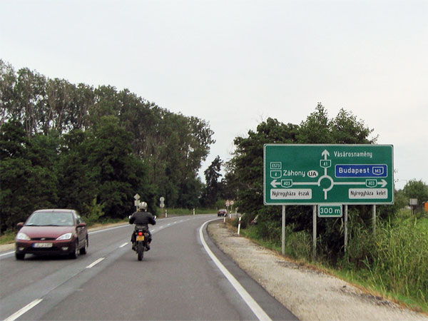 Groot wegwijzer-bord