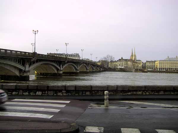 Stenen brug over de Loire