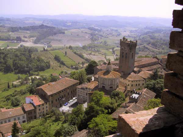 Uitzicht over kerkje van San Miniato, en Toscaans landschap