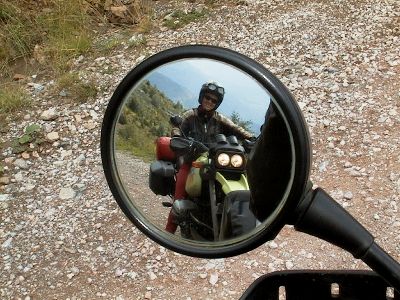 Sylvia in mirror, on a R1100GS