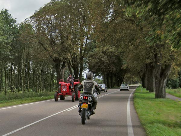 Yanaha Tenere en oude rode trekker