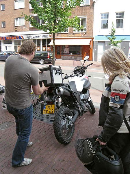 Een topkoffer op de Yamaha Tenere