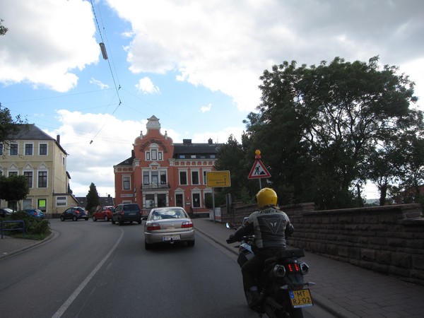 Tenere, oude huizen en auto's