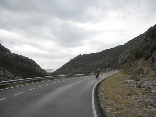 Tenere op weg door de bergen