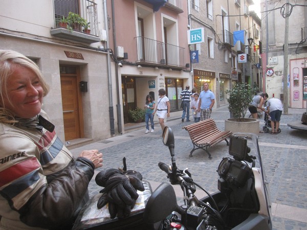 Sylvia en Tenere in smalle straat