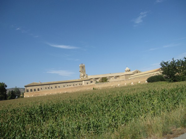 lang bakstenen gebouw