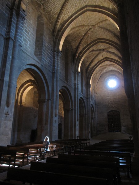 Sylvia in de kerkbankjes