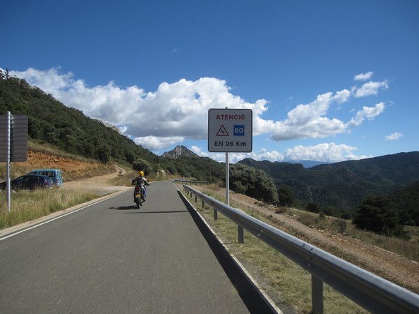 Tenere en bord attencio bochten en 26 km