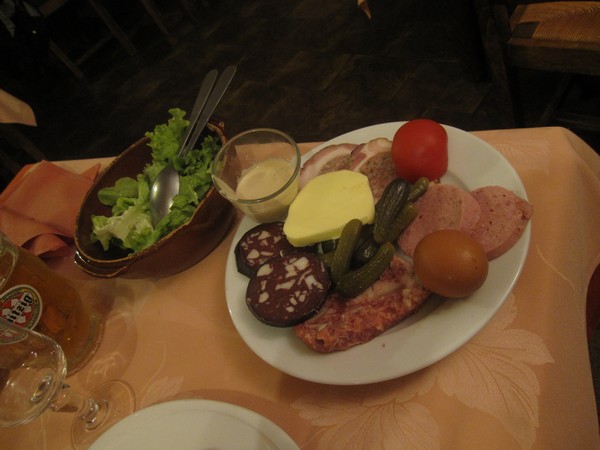 Enorm bord charcuterie