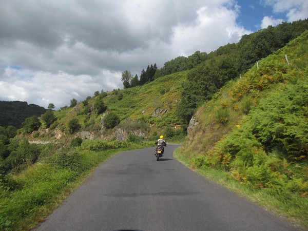 Tenere op bergweggetje