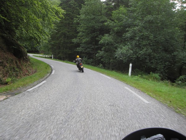 Tenere op bochtige weg