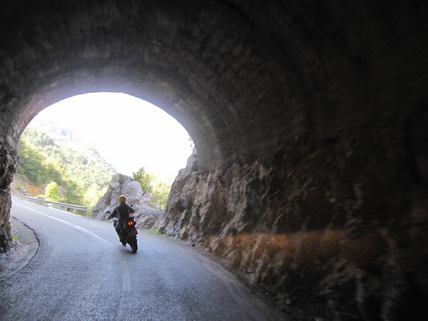 Tenere in tunnel