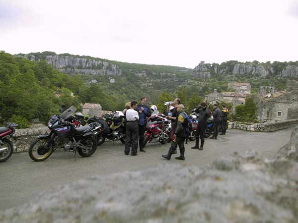 Groep motoren en motorrijders