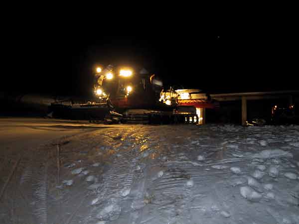 Vreemdsoortig voertuig in de sneeuw