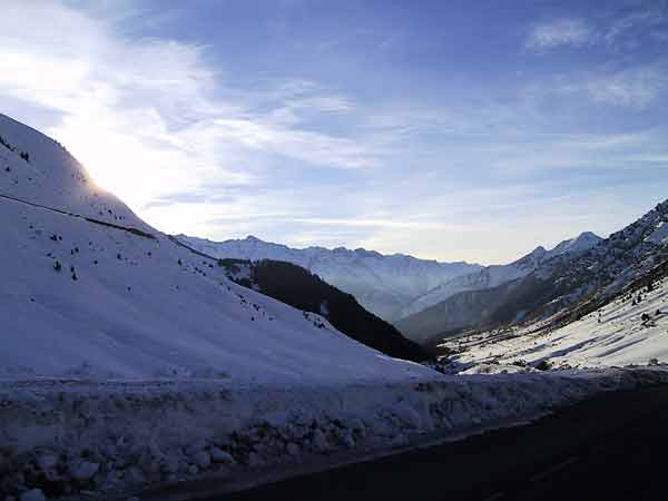 Uitzicht op ijs- en sneeuwbergen