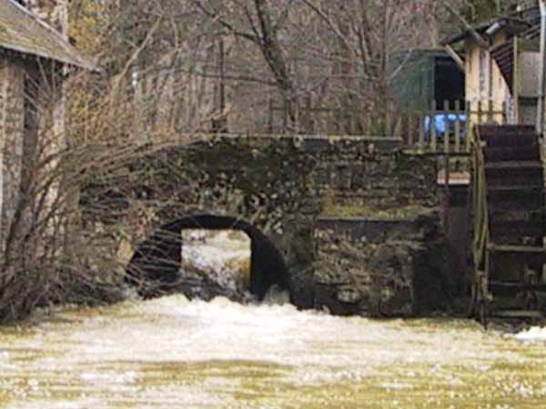 Veel te hoog kolkend water bij een watermolen