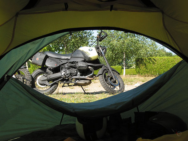 De R3B vanuit de tent