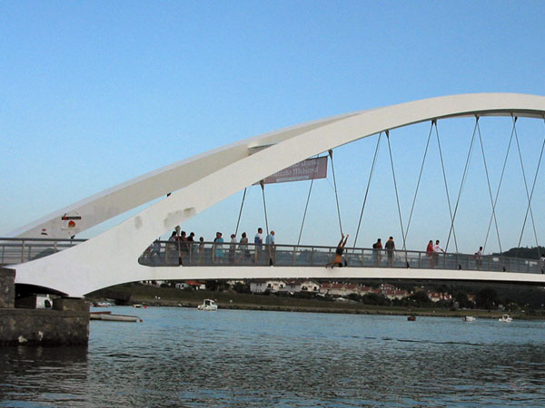 Handstandje op de brug