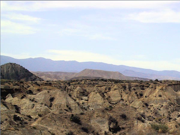 Heuvels met gekleurde lagen, als in Utah