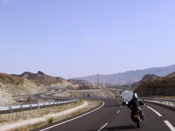 Snelweg door geologisch wonder-landschap