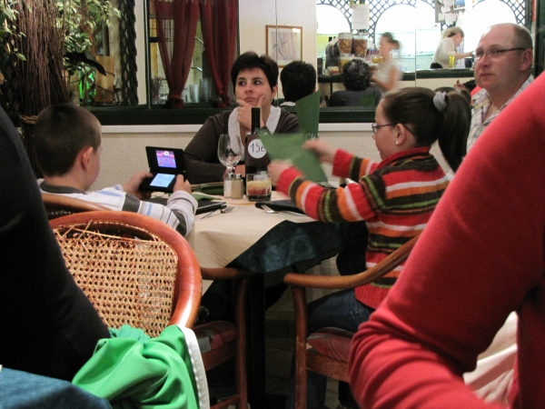 Kinderen met DS aan tafel