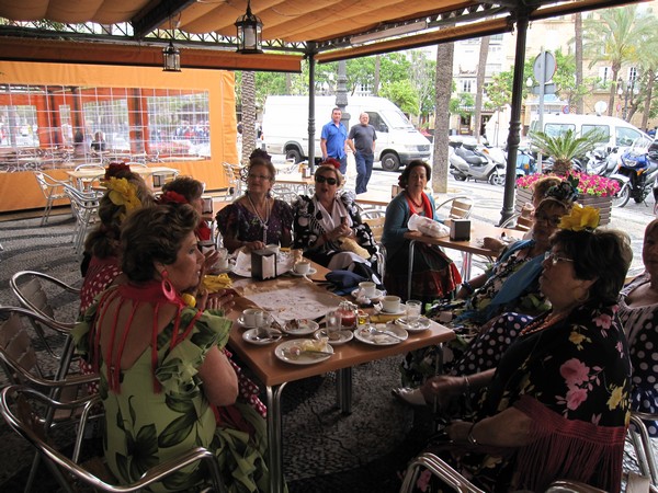 Vrouwen in flamencojurken