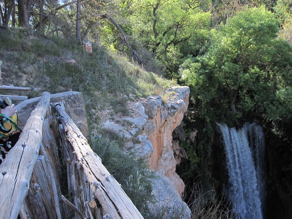 Rotspunt en waterval