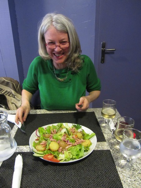 Sylvia met bord salade