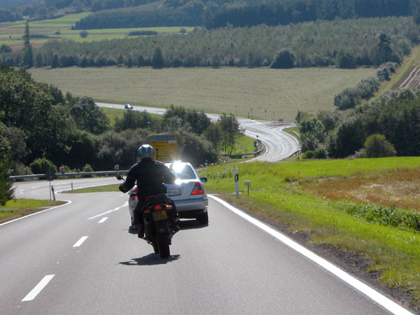 Sylvia op motor op slingerweg