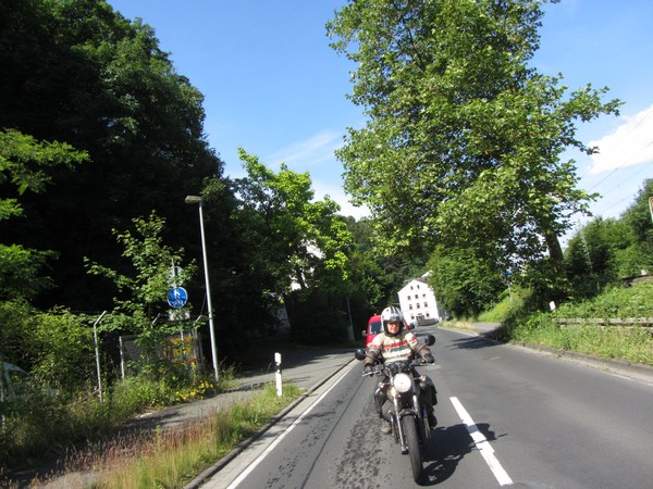 Moto Guzzi V7 op rechte weg