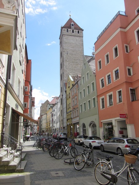 Gekleurde huizen en toren