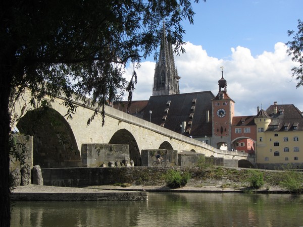 Brug, toren en kerk