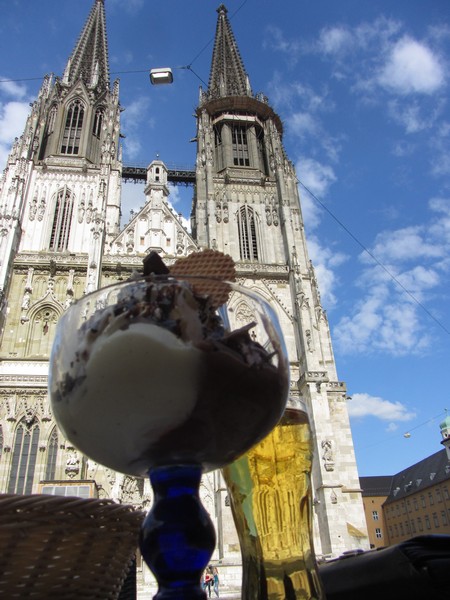 Glas met ijs en kerk