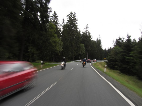 Tenere, auto's en motorrijders