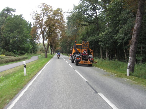 Tenere haalt vrachtwagen in