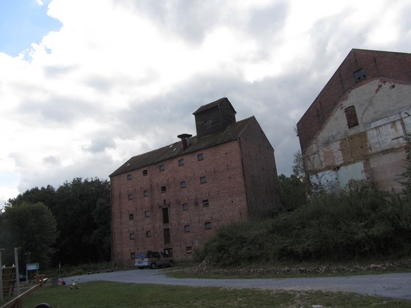 Bakstenen fabrieksgebouw