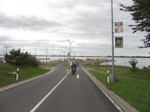 Tenere rijdt pont op