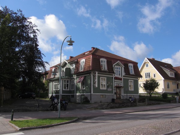 Groen houten gebouw