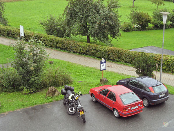 BMW R1100GS en Yamaha Tricker van bovenaf