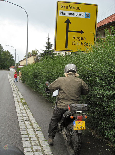 Wegwijzer met rafenau en Regen