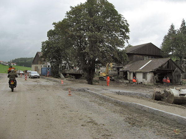 Opgebroken weg, grote schuren