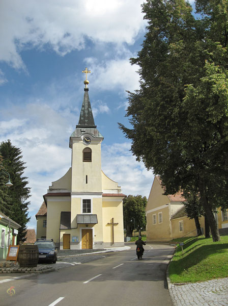 Kerkje met spitse toren