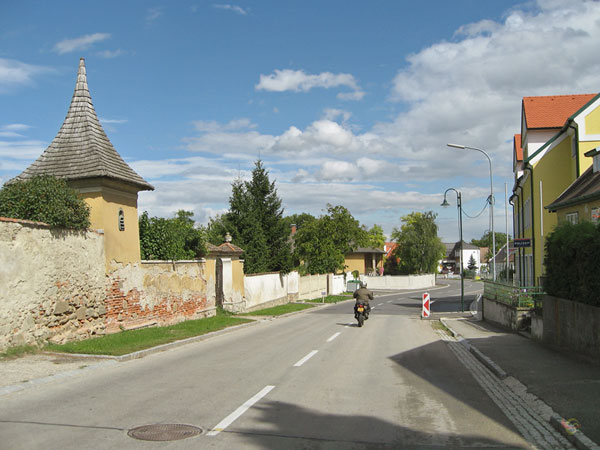 Muur met torentje