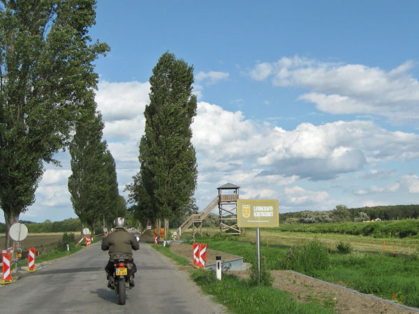 Half opgebroken weg