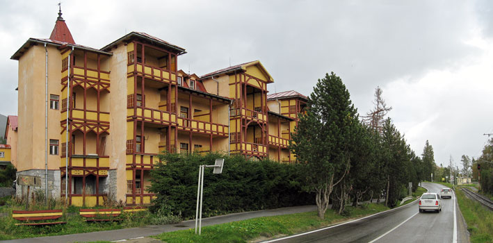 Hotel met veel hout