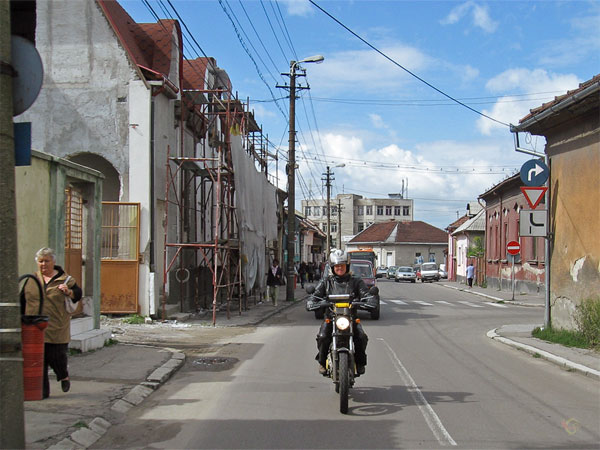 Tricker in straat