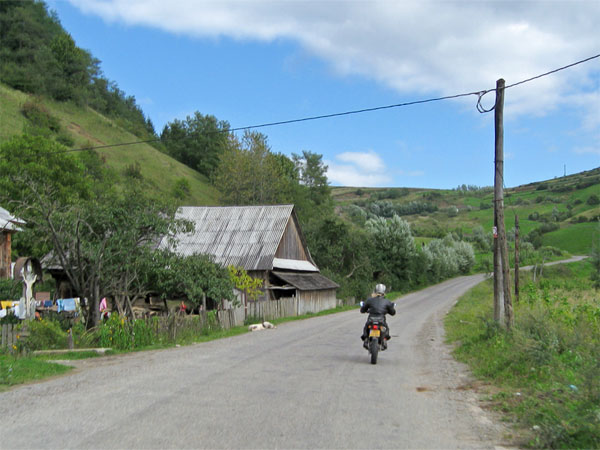 Wat gebouwen langs de weg