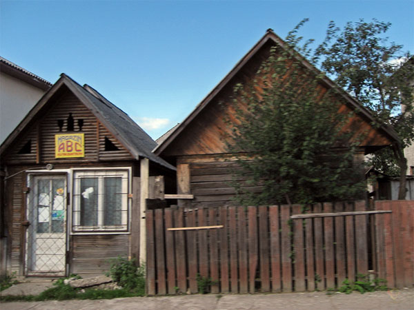 Winkel in houten gebouw